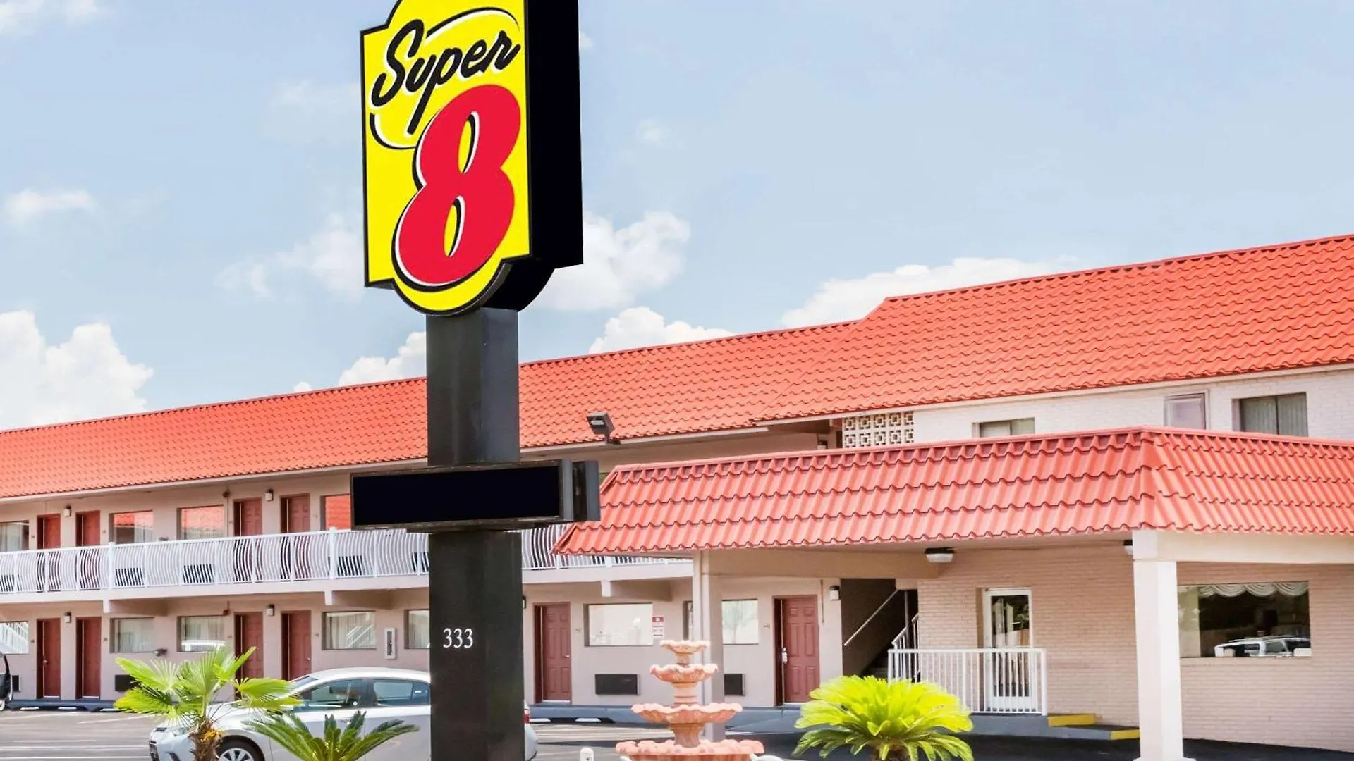 4 Budget Hotels Near Emerald Coast Science Center Worth Booking