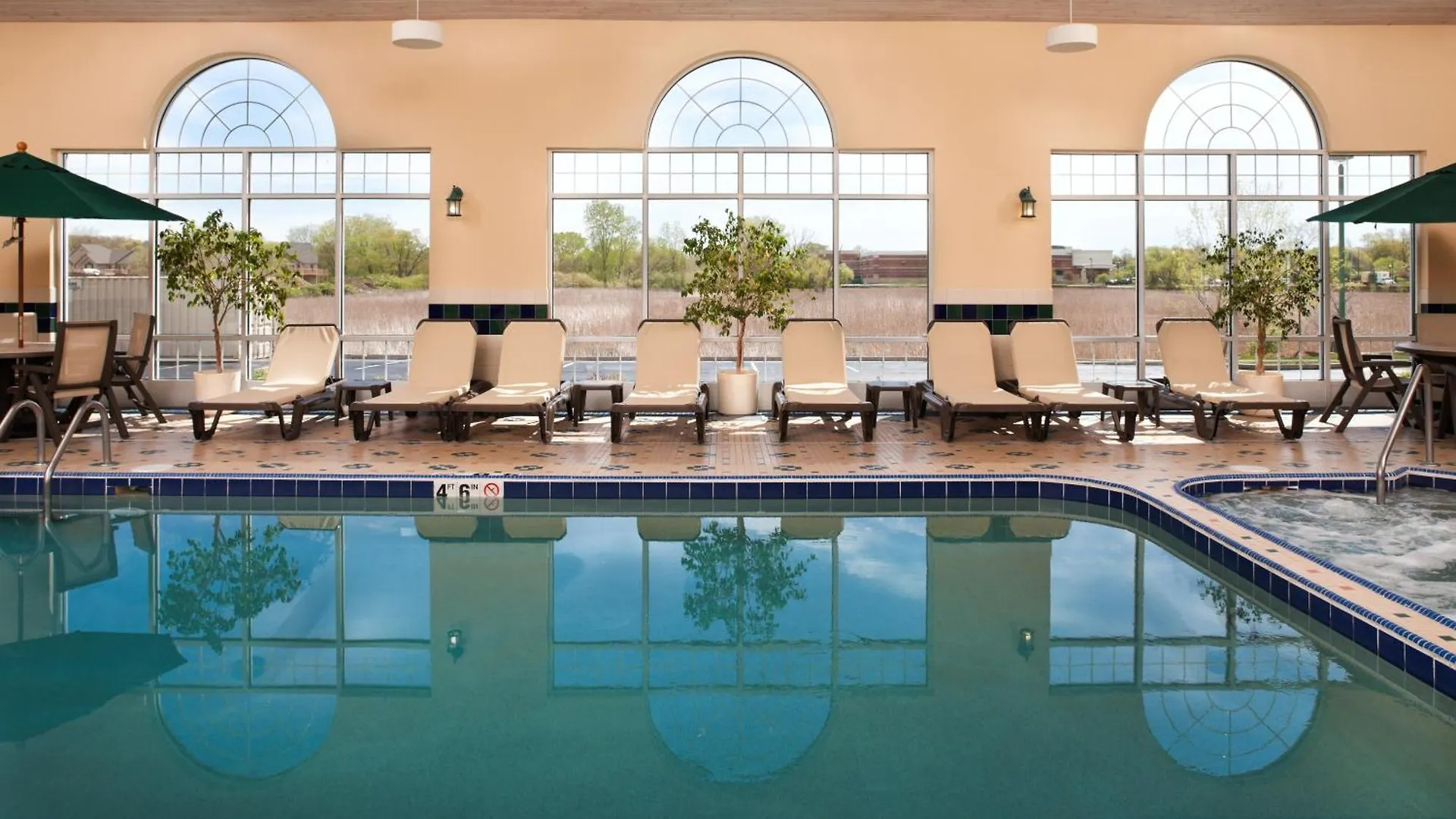 5 Business Hotels Close to Marx Park Worth Booking