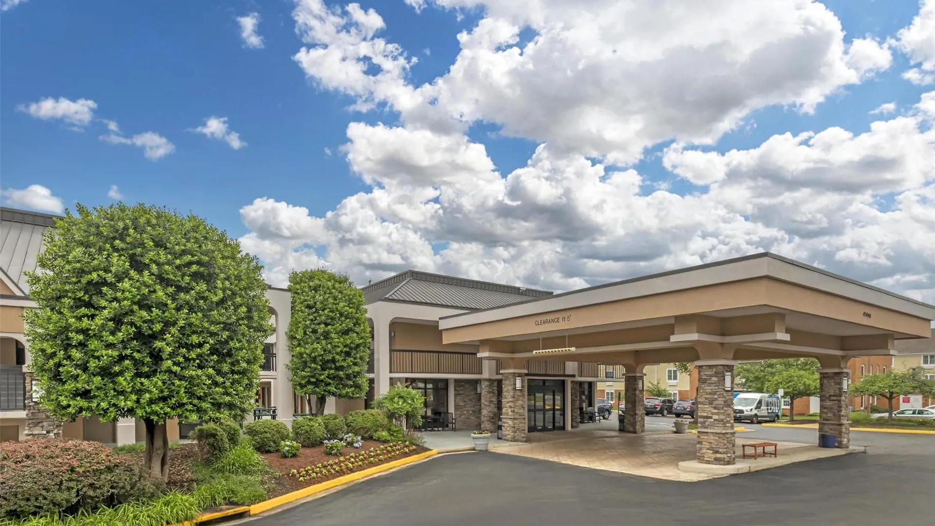Where to Stay Near Lake Fairfax Park: 5 Business Hotels