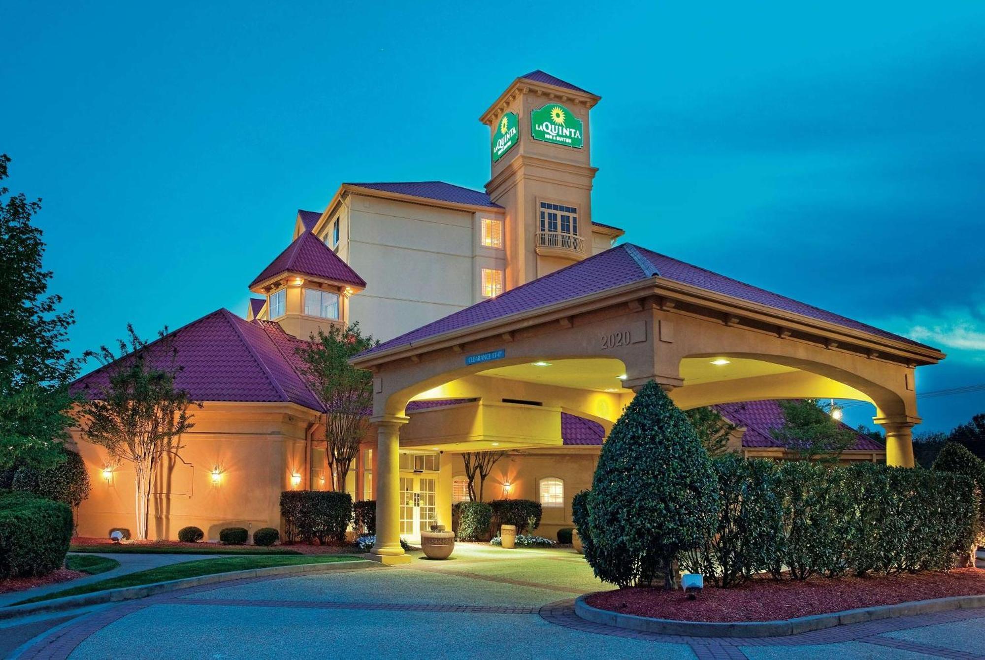 Where to Stay Near Old US 421 River Park: 5 Business Hotels